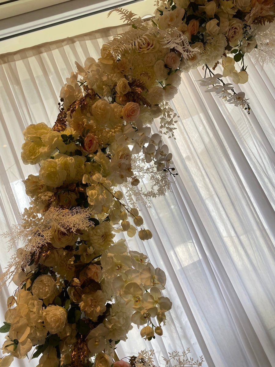 Flower arrangement ivory Rosy Events Hire