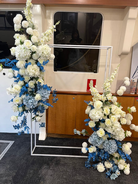 White and blue flower arrangement set